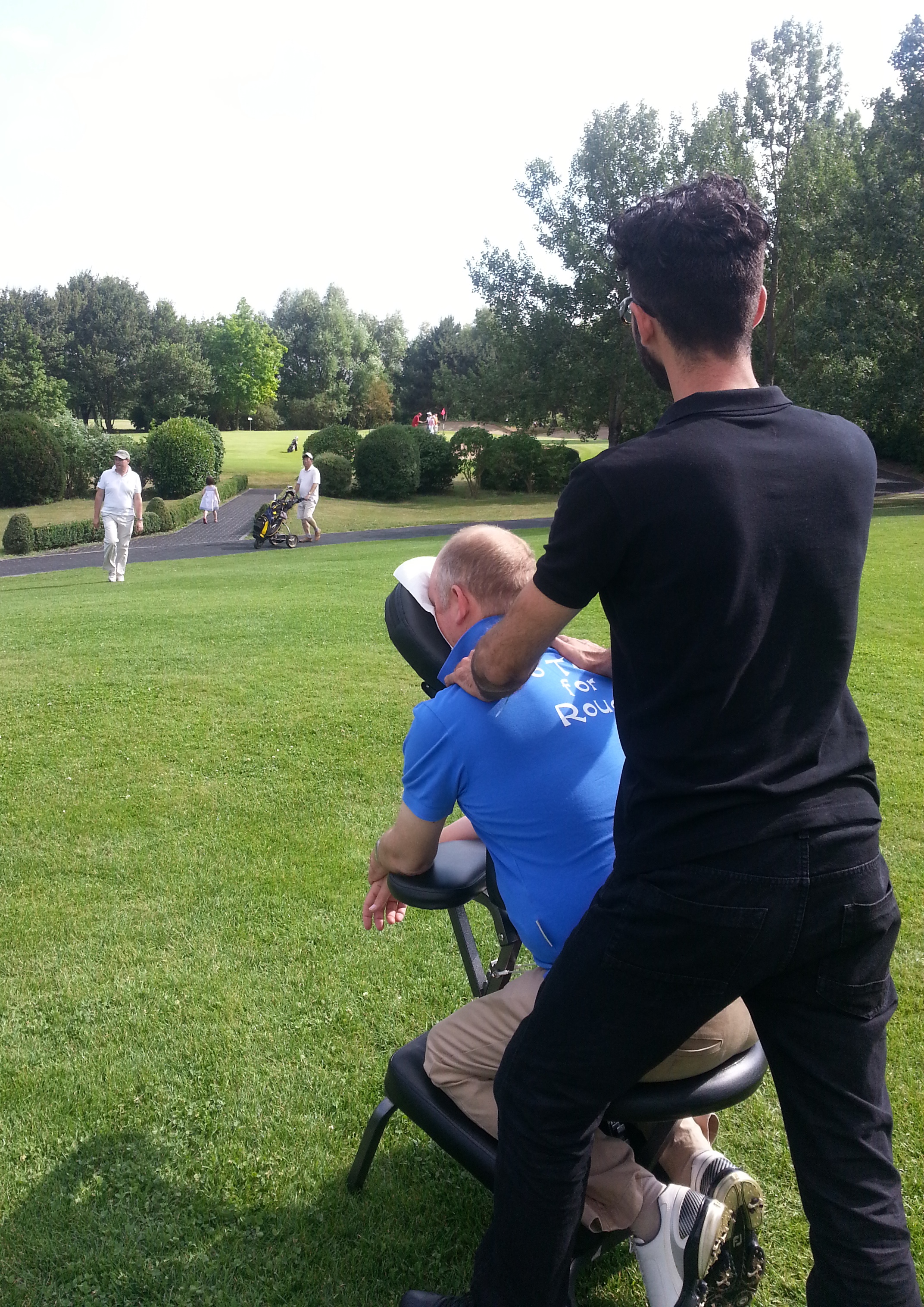Massage beim Golfturnier in Delkenheim.